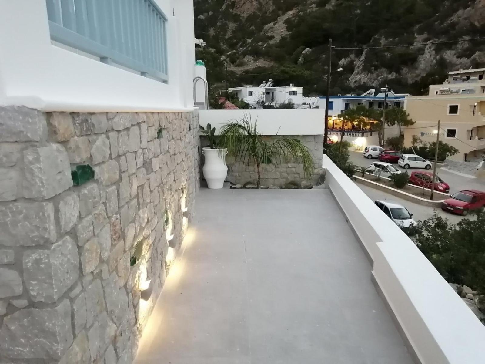 Enilion Luxury Suites Kyra Panagia 外观 照片