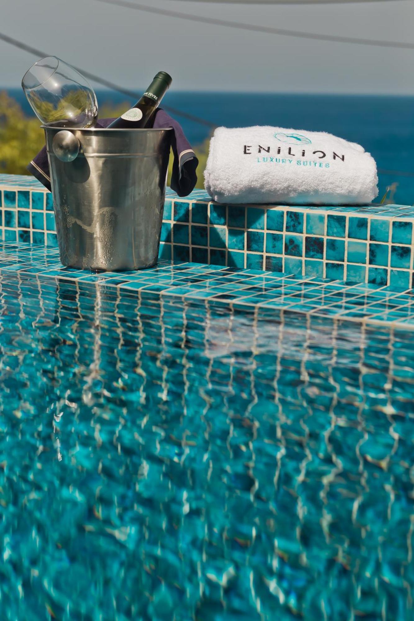 Enilion Luxury Suites Kyra Panagia 外观 照片