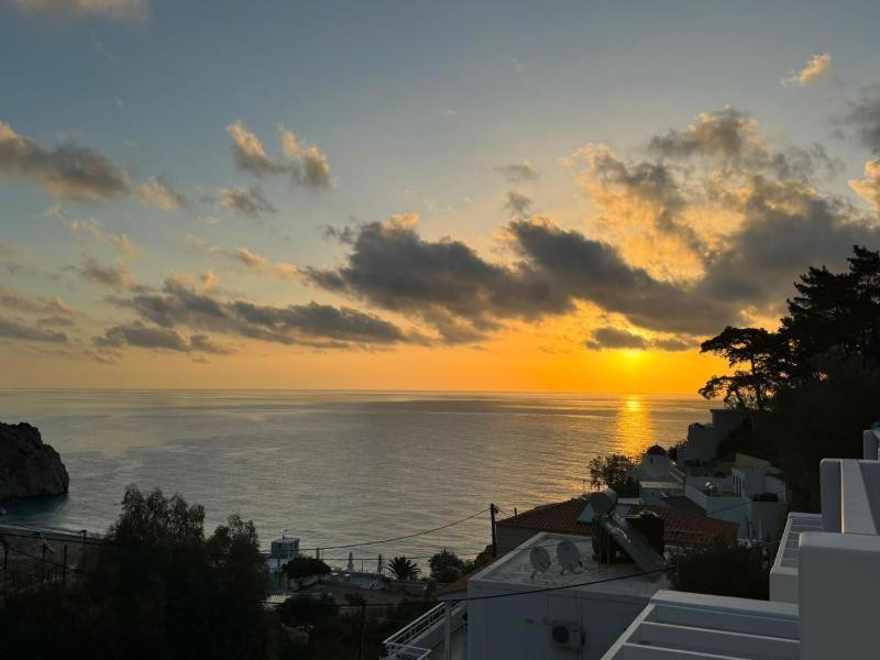 Enilion Luxury Suites Kyra Panagia 外观 照片