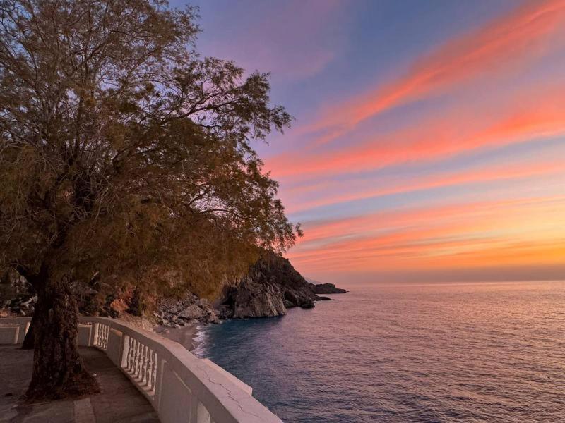 Enilion Luxury Suites Kyra Panagia 外观 照片