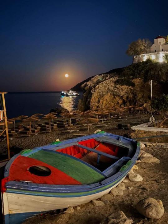 Enilion Luxury Suites Kyra Panagia 外观 照片